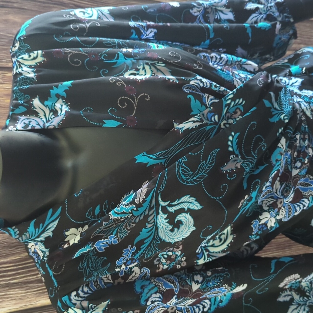 Eva Mendes New York & Company Black and Blue Floral Wrap Blouse Medium - Picture 2 of 10
